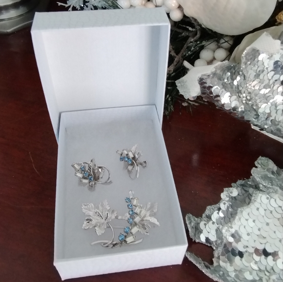Vintage Sterling Silver Sparkly Brooch & Earring Set signed Carl Art - Picture 3 of 16